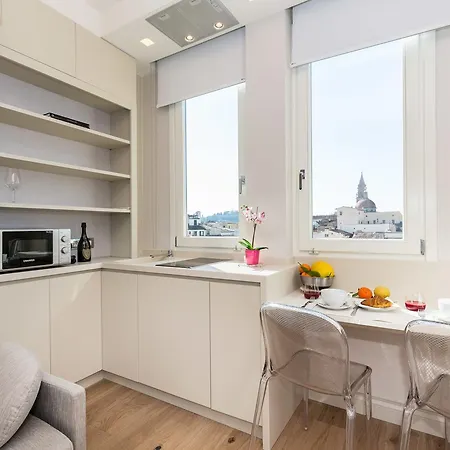 Romantic Deluxe Studio - Ponte Vecchio Апартаменты Флоренция